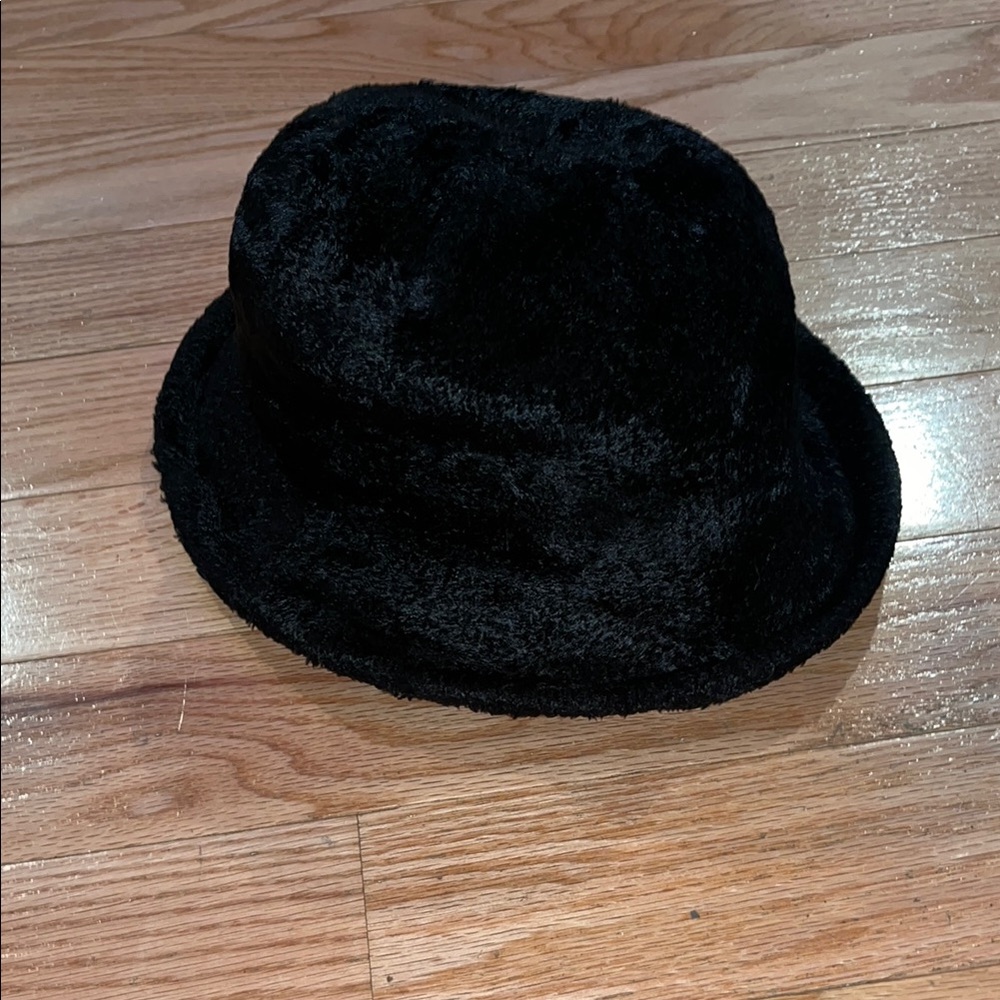 Nice Black, Soft Liz Claiborne Hat.